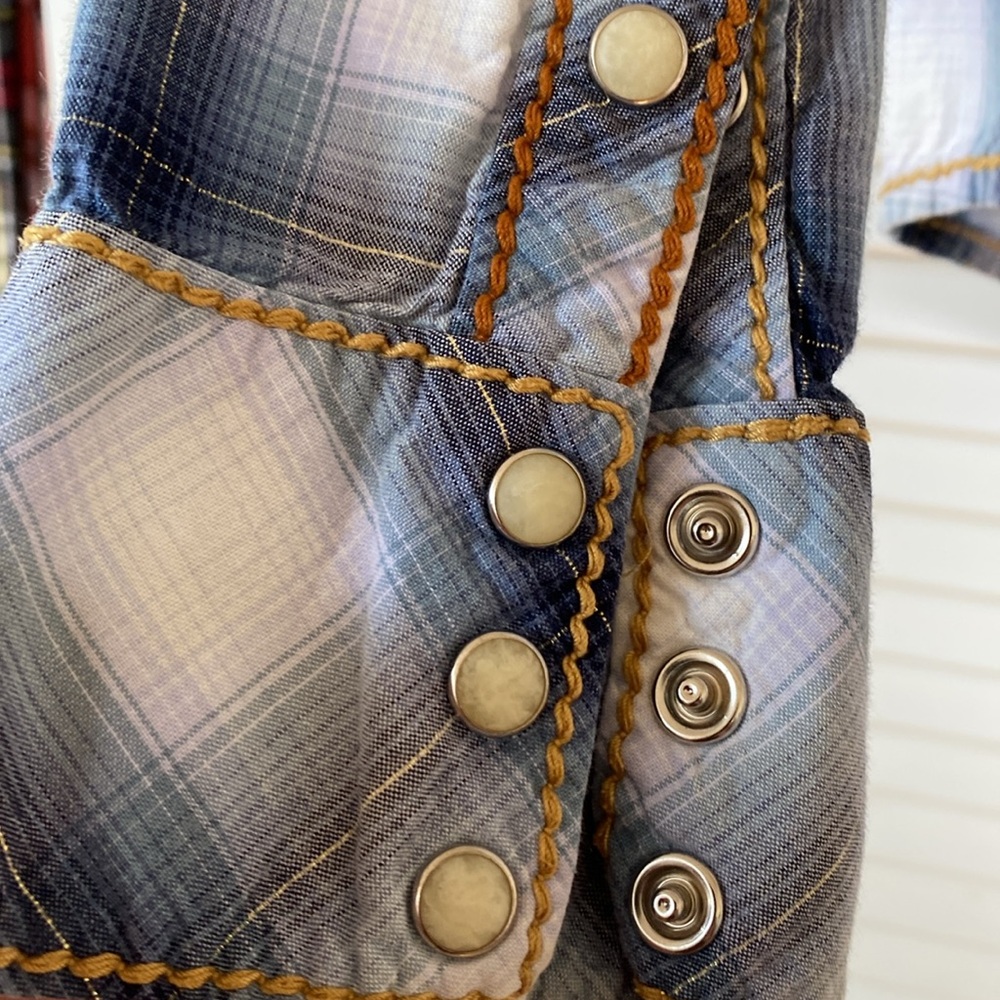 Super cool True Religion Western style plaid shirt with Pearl snaps L but fits M - Picture 2 of 9